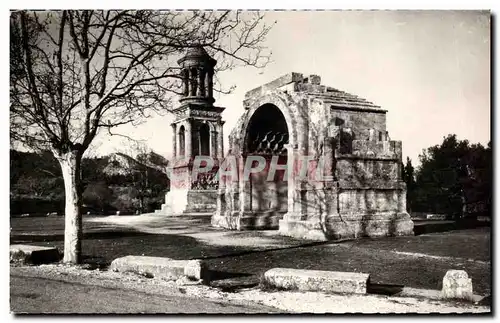 Cartes postales moderne Paysages De Provence Route De Saint Remy Aux Baux Les Antiques L&#39Arc De Triomphe Et Le Mauso