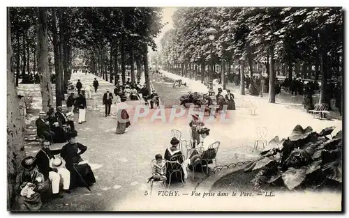 Cartes postales Vichy Vue Prise dans le Parc