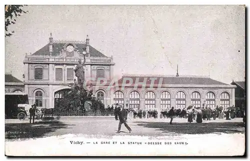 Cartes postales Vichy La Gare et la Statue Deesse Des Eaux