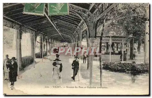 Cartes postales Vichy Source du Parc et Galeries couvertes