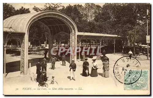Cartes postales Vichy Le Parc Une Allee couverte