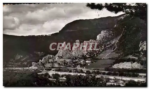 Ansichtskarte AK Les Route Des Alpes Cote d&#39Azur Environs De Saint Julien en Beauchene La Rochette muraille de