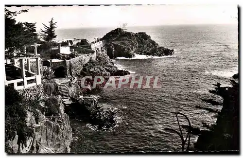 Cartes postales moderne La Mer Qui Vont Danser Le Long Des Rochers Rouges