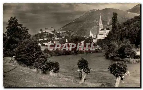 Ansichtskarte AK Lourdes Le Gave de Pau La Basilique et le Chateau Fort