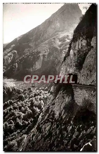 Cartes postales Route du col d4aubisque La latte de Bazen vue du tunnel