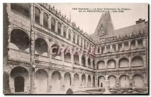 Cartes postales Charente La Cour d&#39Honneur du Chateau de La Rochefoucauld