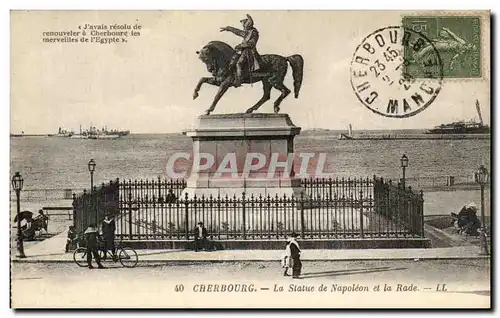 Ansichtskarte AK Cherbourg La Statue de Napoleon 1er et la Rade