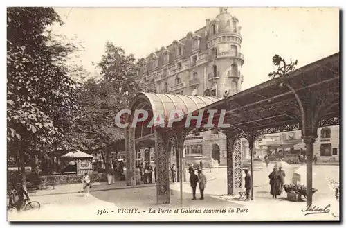 Cartes postales Vichy La Porte Et Galeries Couvertes De Pare