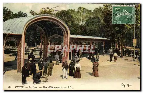 Cartes postales Vichy Le Parc Une Allee Couverte