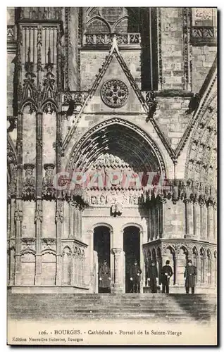 Ansichtskarte AK Bourges Cathedrale Portail De la Sainte Vierge Soldats Militaria