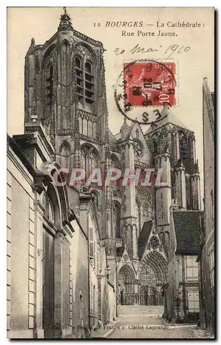 Ansichtskarte AK Bourges La Cathedrale Rue Porte Jaune