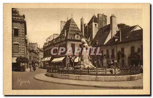 Cartes postales Dijon Place des Cordeliers et monument de Piron au veixu Chene