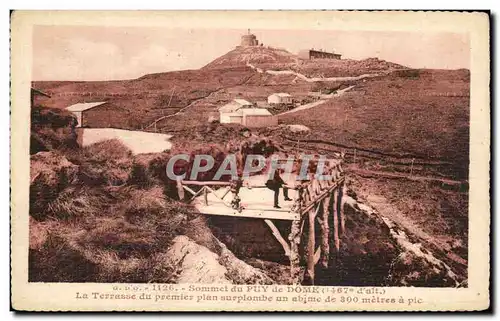 Cartes postales Sommet Du Puy De Dome Terrasse Du Premier Plan Surplombe un abime de 300 metres a pic