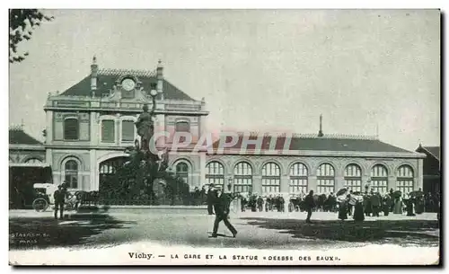 Cartes postales Vichy La Gare Et La Statue Deesse Des Eaux