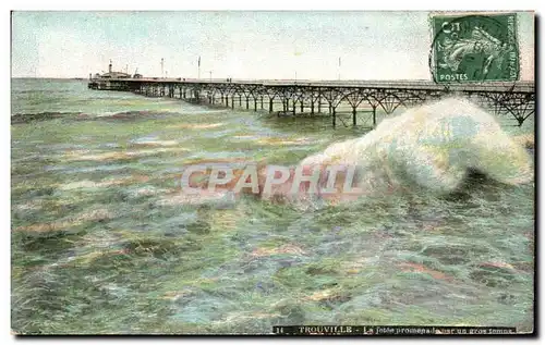 Cartes postales Trouville La jetee promenade par gros temps