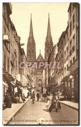 Cartes postales Clermont Ferrand Rue des Gras et la Cathedrale