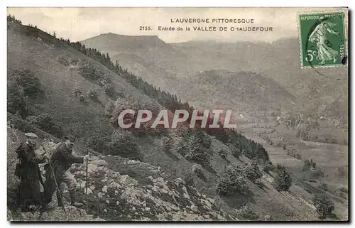 Cartes postales L&#39Auvergne Poetique Entree de la Vallee De Chaudefour Promeneurs Alpinisme