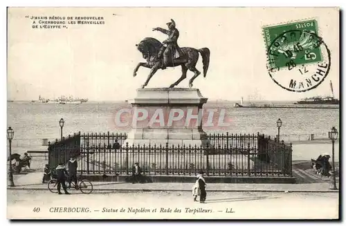 Ansichtskarte AK Cherbourg Statue de Napoleon 1er et Rade des Torpilleurs