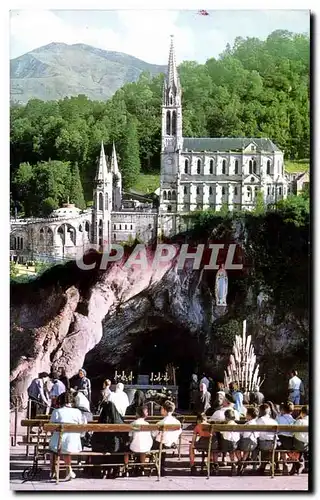 Cartes postales moderne Lourdes La Basilique la Grotte