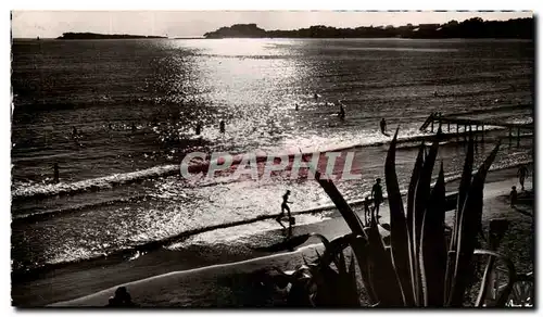 Cartes postales Cote d'Azur Bandol Plage du Lido au crepuscule