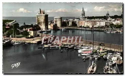 Cartes postales moderne La Rochelle Port des Yachts Et Les Tours Bateaux