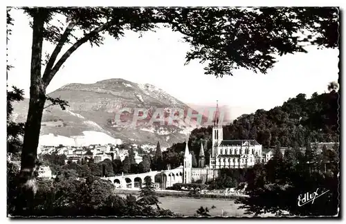 Cartes postales Lourdes La Basilique et le Pic du Jer