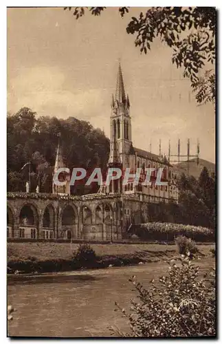 Cartes postales Lourdes la Basilique au fond du gave