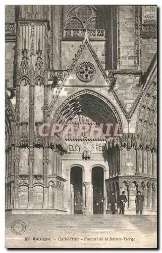 Ansichtskarte AK Bourges Cathedrale Portail de la Sainte Vierge Soldats Militaria