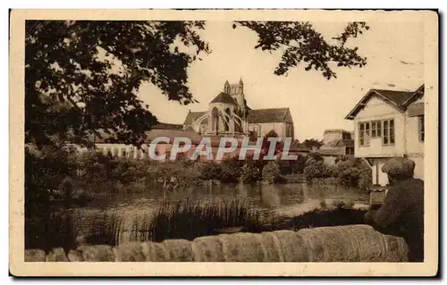 Ansichtskarte AK Poitiers Le Chevet de Montierneuf et les anciens moulins de Chasseigne pris des 4 roues