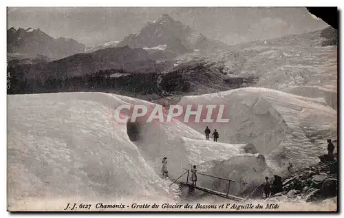 Ansichtskarte AK Chamonix Grotte du Glacier des Bossons et l&#39Aiguille du Midi Alpinisme