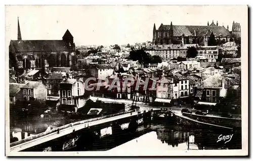 Cartes postales Poitiers Pont Joubert sur le Clain gauche eglise Ste Radegonde a droite Cathedrale Saint Pierre