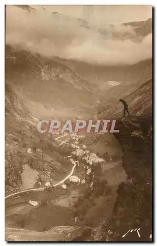 Cartes postales Gavarnie Vue d&#39ensemble Au fond le Cirque et la Grande Cascade