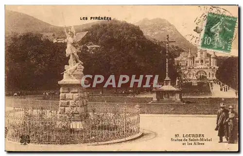 Ansichtskarte AK Les Pyrenees Lourdes Statue de Saint Michel et les Allees