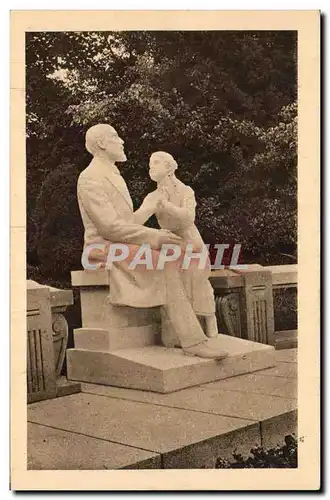 Cartes postales Le Groups en marbre blanc des Buissonnets Saint Therese de L'Eafant jesus Lisieux