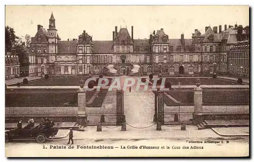 Cartes postales Palais de Fontainebleau La Grille d&#39Honneur et la Cour des Adieux