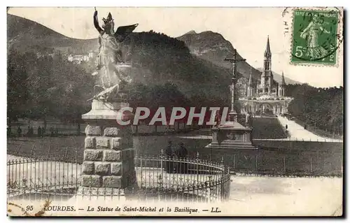 Ansichtskarte AK Lourdes La Statue de Saint Michel et La Basilique