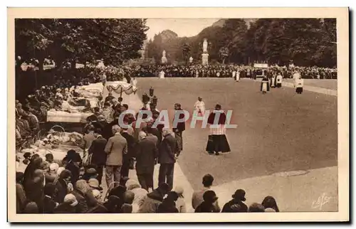 Cartes postales Lourdes La Benediction des Malades