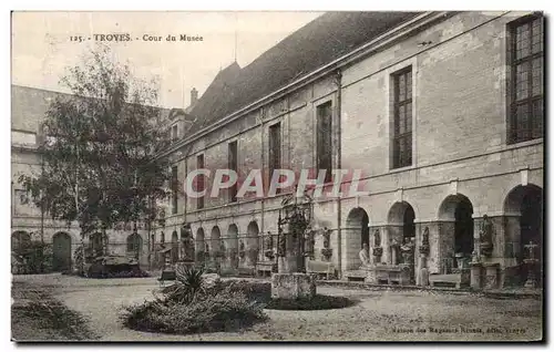 Cartes postales Troyes Cour du Musee