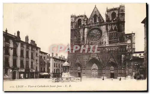 Cartes postales Lyon Place et Cathedrale Saint Jean