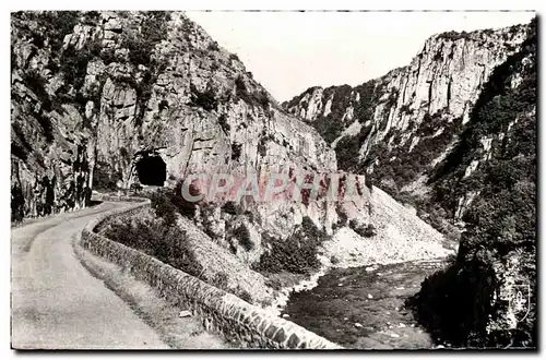 Ansichtskarte AK La Vallee Pittoresque De La Sioule Le Tunnel Routier aux Gorges de Chouvigny