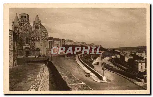 Cartes postales Angouleme cathedrale Saint Pierre et remparts