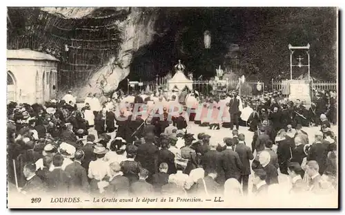 Ansichtskarte AK Lourdes La grotte avant le depart de la Procession