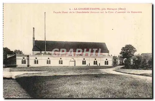 Cartes postales La Grande Trappe Pres Mortague Facade Ouest De La Chocolaterie Donnant Sur La Cour d'honneur