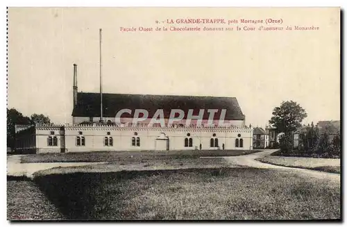 Cartes postales La Grande Trappe Pres Mortague Facade Ouest De La Chocolaterie Donnant Sur La Cour d'honneur