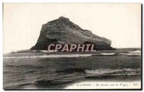 Cartes postales Biarritz Un Rocher sur la plage