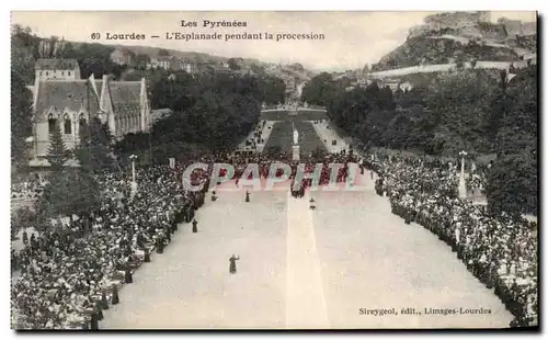 Ansichtskarte AK Les Pyrenees Lourdes L&#39Esplanade Pendant La Procession