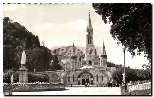 Cartes postales Lourdes La Basllique Et Le Vierge Couronnee