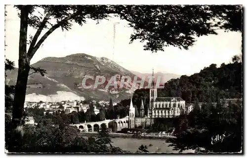 Cartes postales Lourdes La Basilique et le Pic du Jer