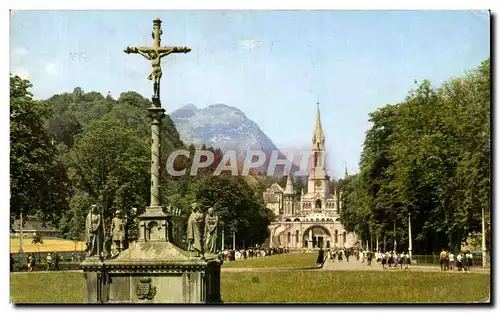 Cartes postales moderne Lourdes La Calvaire Breton et la basilique