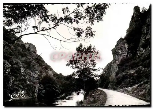 Ansichtskarte AK L&#39Auvergne Vallee de la Sioule a son entree dans les Gorges de Chouvigny pres de Menat